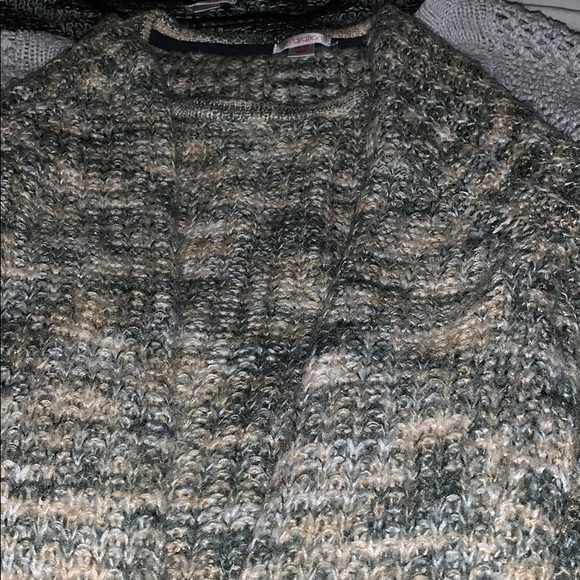 Sweaters - Picture 2 of 4